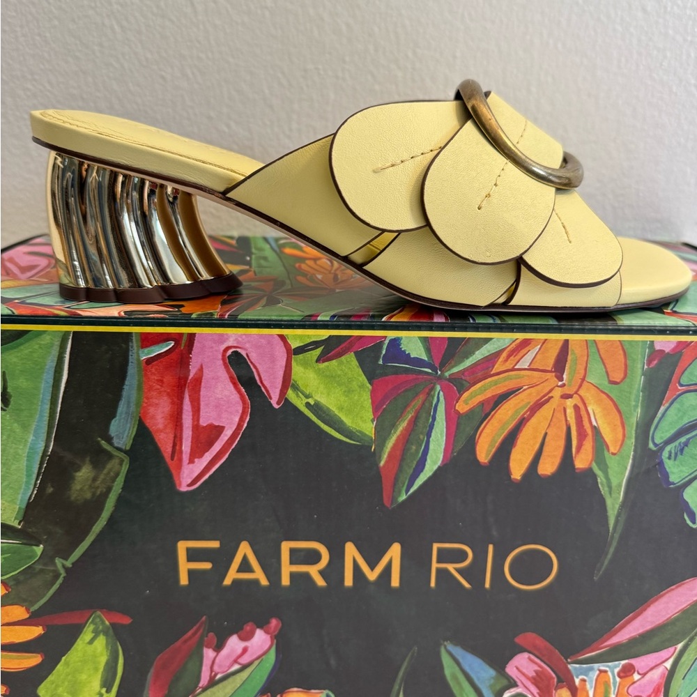New-Farm Rio
Banana Yellow Daisy Heeled Mule - Picture 6 of 16